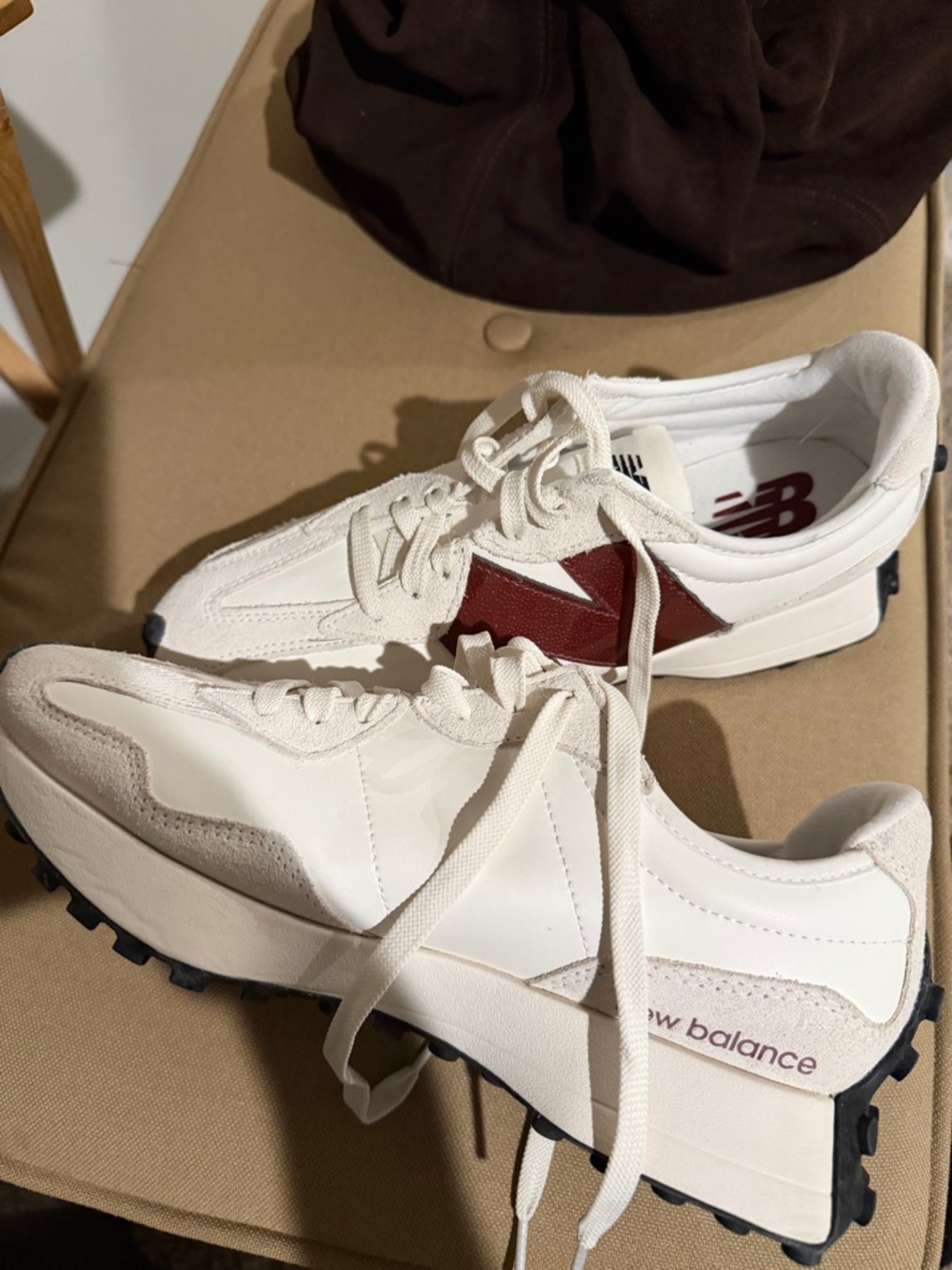 New Balance White Sneakers with Burgundy 'N' Accent 🔥 Brand New Size 10 - Picture 5 of 5